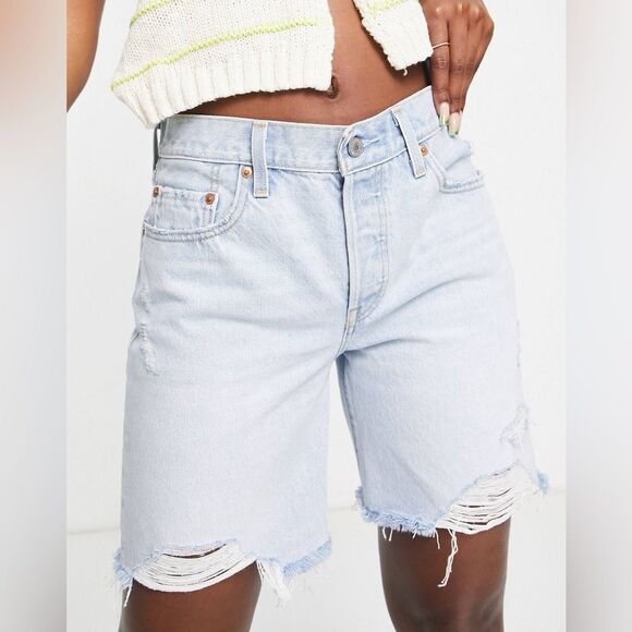 NWT Levi's 90's 501 Distressed High Rise Button Fly Denim Short in light wash 24 - Picture 2 of 10